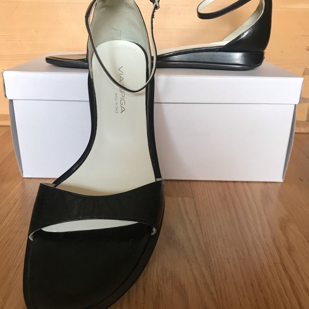 VIA SPIGA Size 9.5 Ankle Strap Wedge Black Flat Sandal